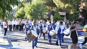 SÜLEYMAN ŞAHİN YAĞLI PEHLİVAN GÜREŞLERİ KORTEJ YÜRÜYÜŞÜ