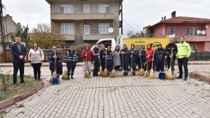 ÇEVRE TEMİZLİĞİNİ ÖNEMSİYOR, YAŞAM ALANLARIMIZI TEMİZLİYORUZ