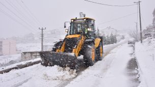 KAR KÜREME VE TUZLAMA ÇALIŞMALARINI ARALIKSIZ SÜRDÜRÜYORUZ