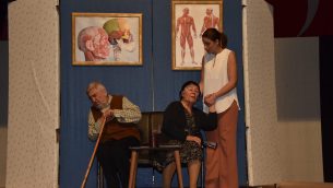 “İKİNCİ BAHAR” ADLI OYUN TİYATRO SEVDALILARI İLE BULUŞTU