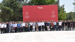 DESTEK VE YARDIMLARDA YER ALAN PAYDAŞLARA PLAKET SUNULDU