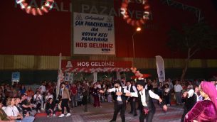 HEP BİRLİKTE BİR ARADAYIZ