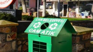 GERİ DÖNÜŞÜM KUTULARI ŞEHRİMİZİN SOKAKLARINDA