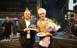 KURTULUŞ ETKİNLİKLERİ MANUŞ BABA KONSERİYLE FİNAL YAPTI