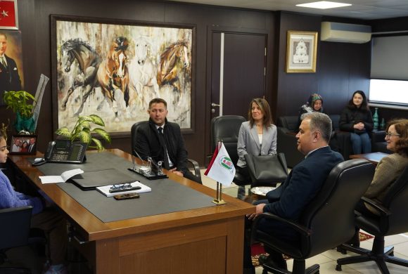 ÇOCUKLARIN BAYRAMINDA MAKAM KOLTUĞU MİNİK BAŞKANIN OLDU